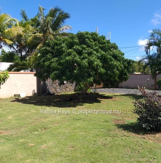 Élégante Maison Familiale avec Piscine à Vendre  a St Antoine