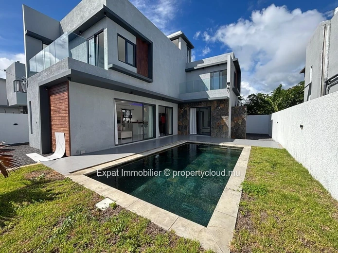 New Villa With Pool In Calodyne – 2 Minutes From Intermart