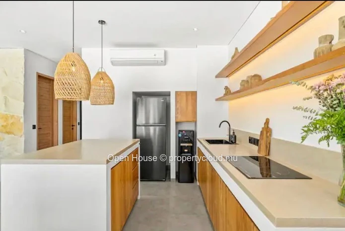 Local Market - Stunning 3-Bedroom Balinese Villa in Pereybere Area, Deco Pack included.