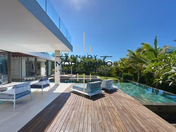 5 Bedroom Villa