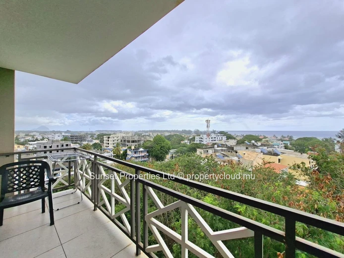 Sea view apartment | 2 bedrooms | 450m from the beach