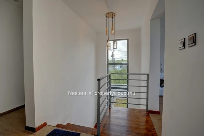 Maison moderne de 226 m² dans le Morcellement Fairview.