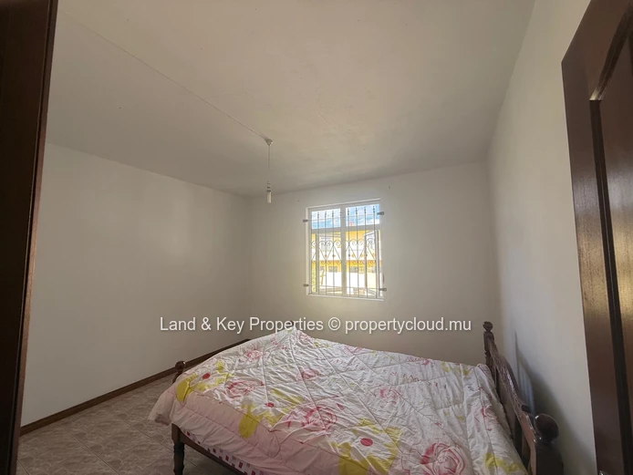 Maison de 6 Chambres à Vendre (Idéale pour 2 Familles) – Buckingham, Rose Hill