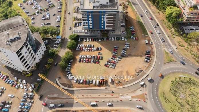 Building plot in a prime location - Ebène - Parking - Potential building