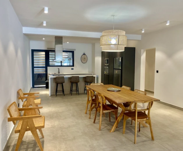 Modern 3-Bedroom Apartment for Rent – West Coast Living at Its Best