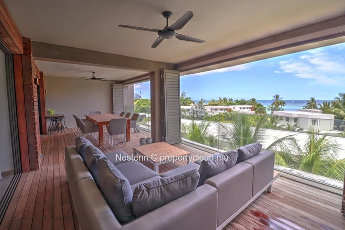 Appartement moderne de 3 chambres avec piscine privée et un accès direct plage 
