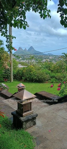 Executive House for Sale , Prestigious Floreal Area.
