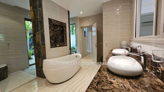 Villa of 8 bedroom at prestigious Golf Estate 