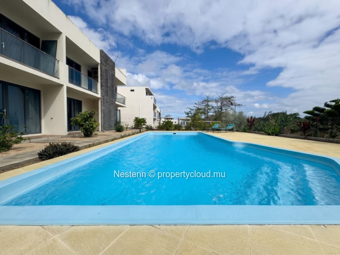 New 2-bedroom apartment close to the beach