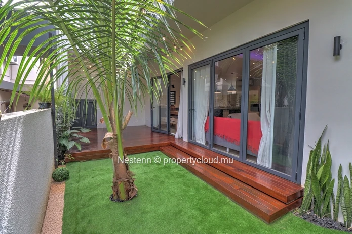 4-bedroom house  with secure garage and mountain view