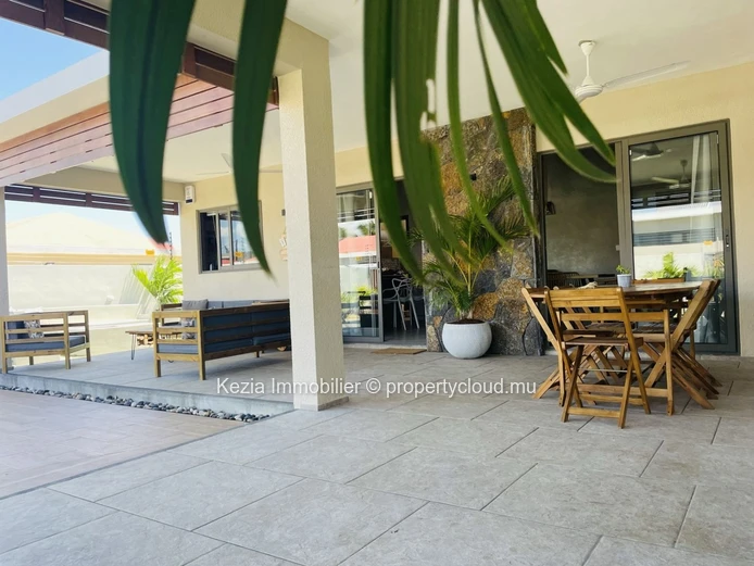 Contemporary Single-Storey Villa (Sole Mandate)