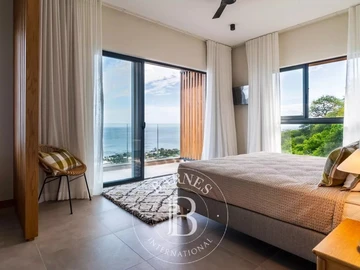 5 Bedroom Villa