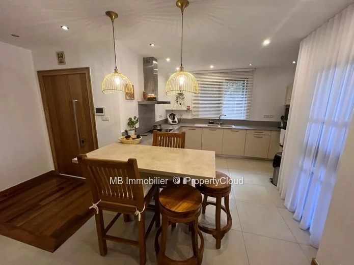 R+2 apartments for sale.