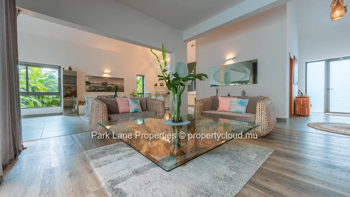 Exquisite furnished modern RES villa in the heart of Tamarin