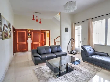 5 Bedroom House