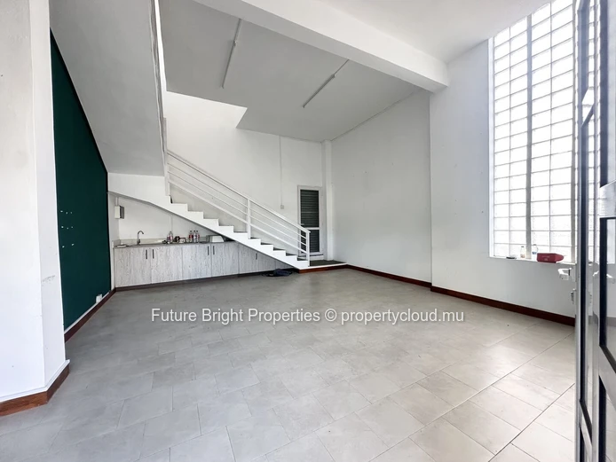 83m² Commercial Space for Rent in Bambous