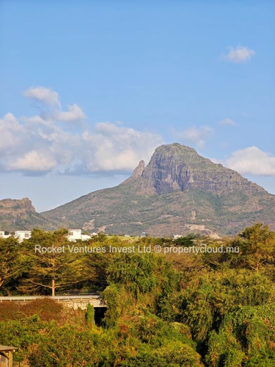 3-Bedroom Penthouse with Rooftop Jacuzzi and Sea View in Flic en Flac, West