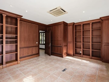 6 Bedroom House