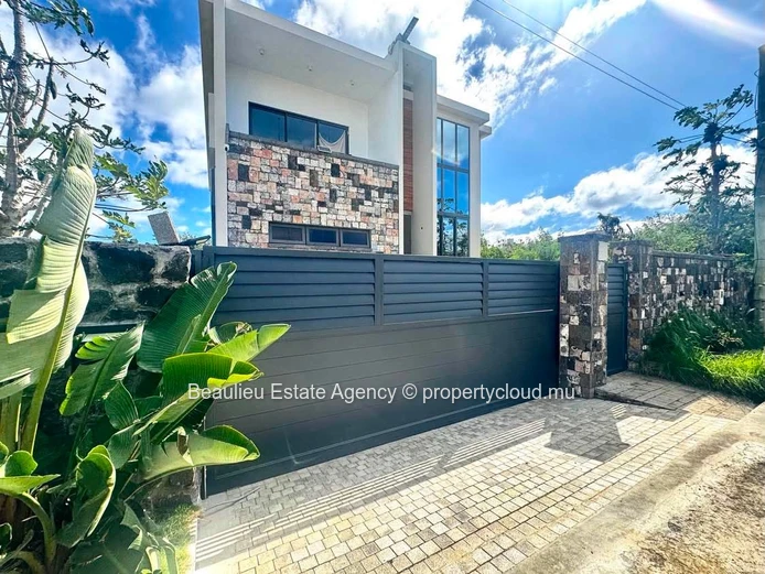 Studio for Rent – Mont Choisy – Rs 25,000/Month