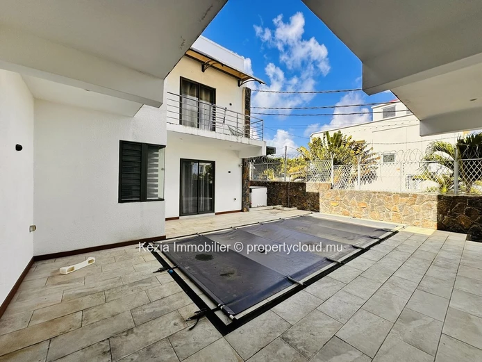 The Charm Of A Small Condominium A Stone's Throw From The Lagoon