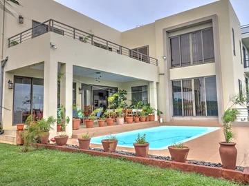 Spacious and modern villa in a popular area