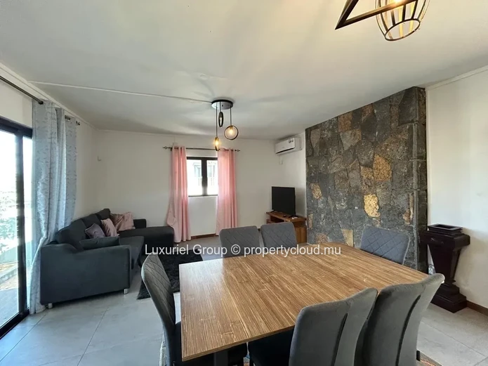Villa contemporaine de standing avec piscine privée et chambre master