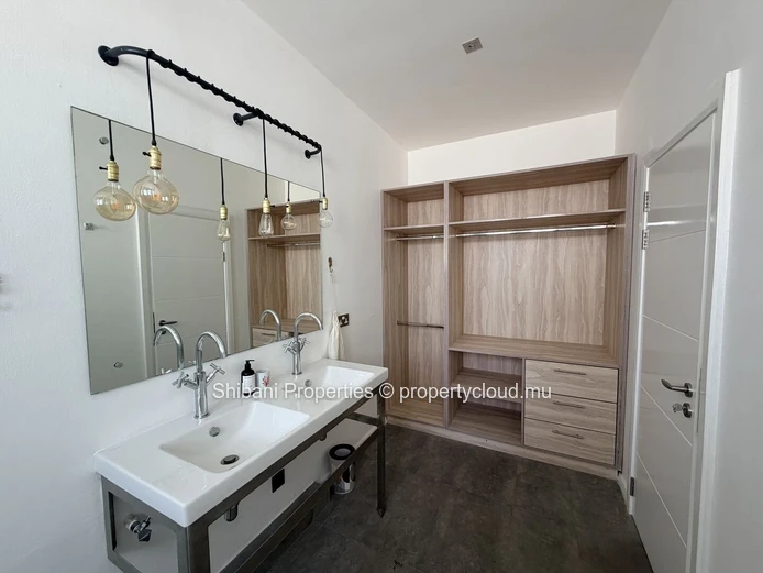 Penthouse de 384 m² à vendre à Péreybère avec 3 chambres