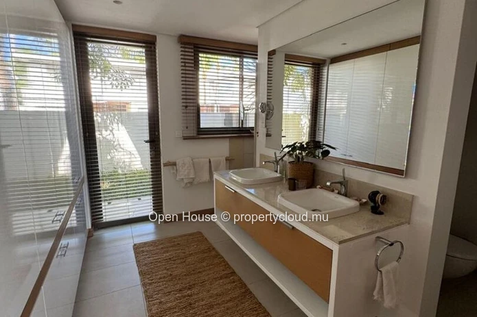Luxury Villa Mon Choisy, Golf, 4 ensuite bedrooms, swimming pool, fitness, SPA, tennis, Padel. Alvalaible to foreigners.