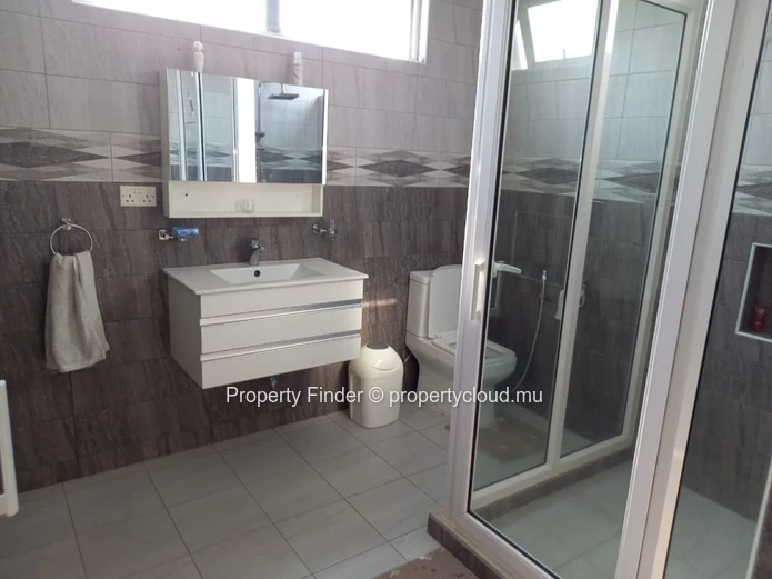 Modern 5 bedrooms house for sale