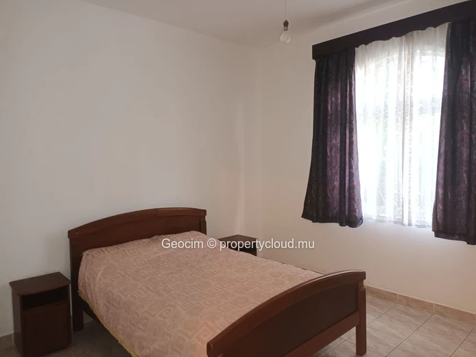 Flic en Flac Morc De Chazal à 5 mns de la plage Maison meublée de 6 càc 2 sdb sur 99 toises. Etage à compléter. (Mandat exclusif)