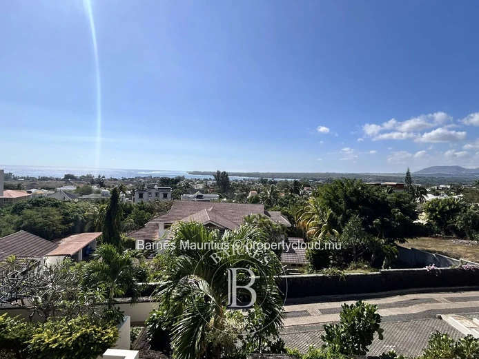 TAMARIN - Stunning view - 3 ensuite bedrooms