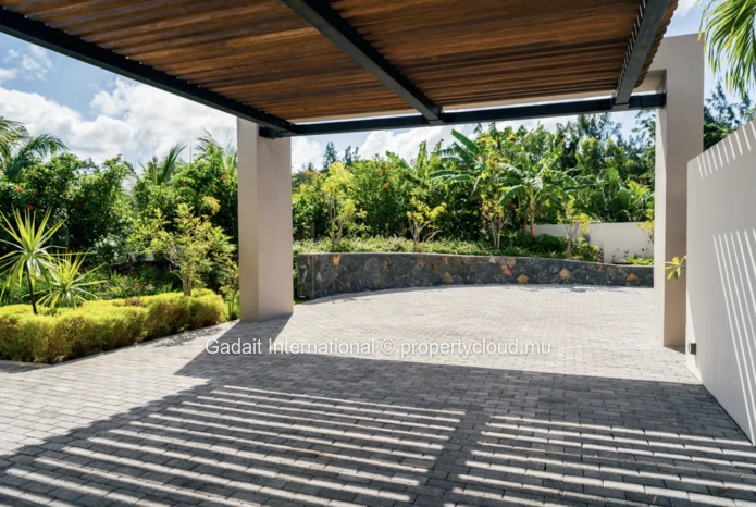 Exceptional Villa in Anahita, Mauritius – Panoramic Views Over Golf and Mountains