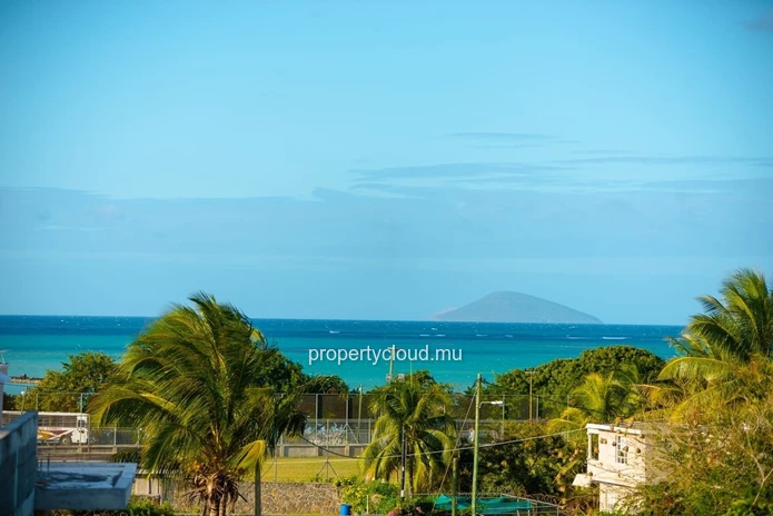 Rooftop Studio with Stunning Lagoon Views for Rent in Calodyne