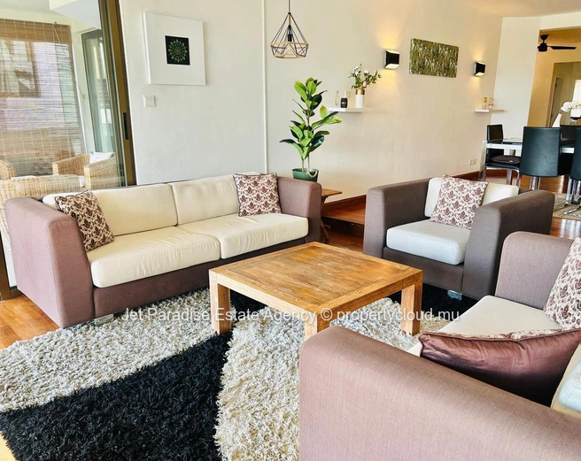 Appartment meublé de 3 chambres, piscine privée, vue mer et montagne