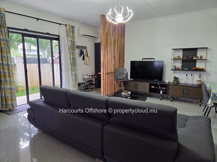3-bedroom apartment for rent in Mont Choisy, ideal location near beach and amenities