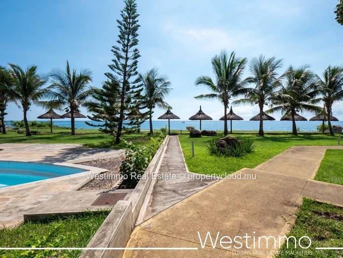 FLIC en FLAC - 3-bedroom beachfront apartment for rent