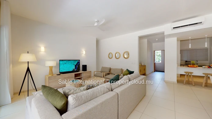 Luxury G+2 Apartment with Communal Pool in Péreybère | 143m² | Sea Access | Close to Amenities 