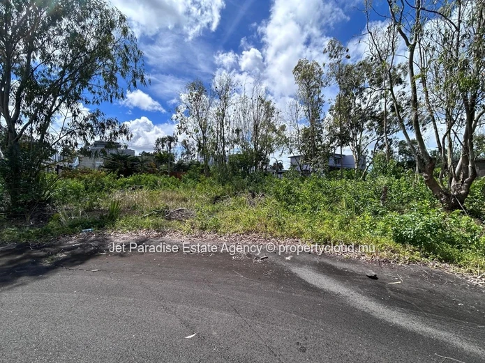 Terrain résidentiel 866.57 m² 