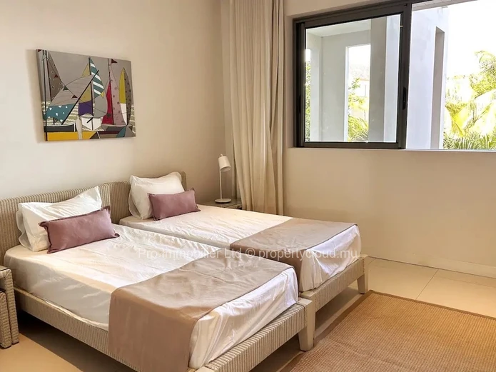 A vendre : Appartement de 3 chambres en suite , pieds dans l'eau qui respire l'art de vivre Mauricien avec ses lagune...