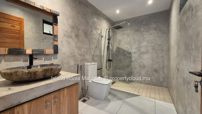 Grande Baie Chemin Vingt Pieds : Maison de 3 Chambres à Vendre - Idéale Famille !