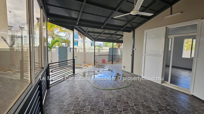 Villa de 3 chambres à vendre à Flic en Flac avec 334 m² habitables