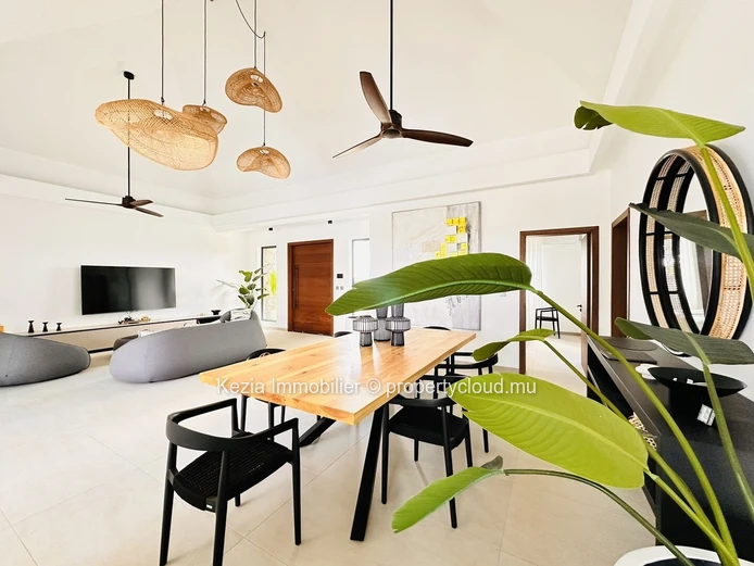 Contemporary Villa In A Gated Community On The Golf Course