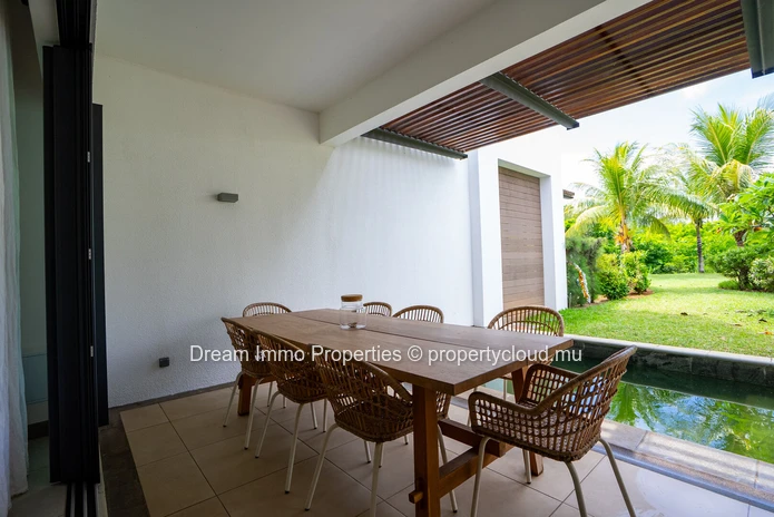 Spacious 3-bedroom duplex with private pool and riverfront garden in Black River – Mauritius