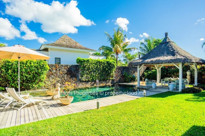 For sale 235 m2 RES villa to enjoy a perfect blend of modern luxury and comfort