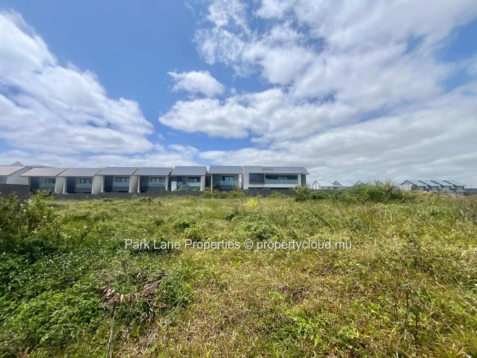 Terrain Résidentiel à Vendre à Helvetia, Moka – 1222m²