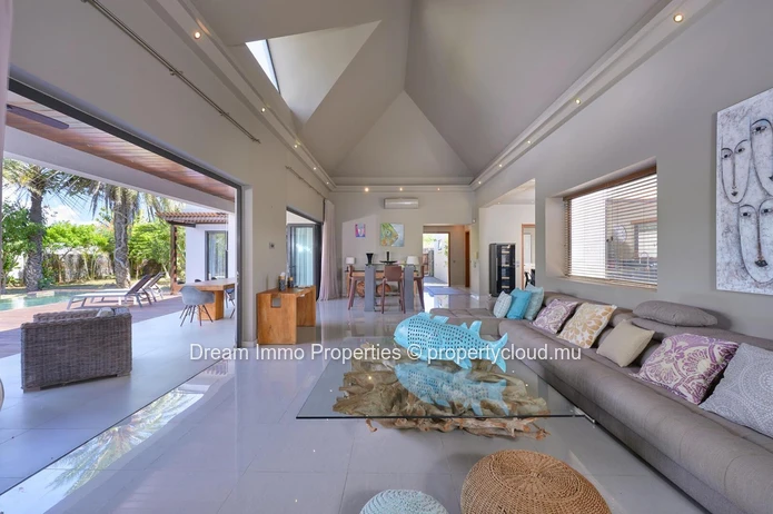 Très Belle Villa De 5 Chambres Sur Grand Terrain De 1 150 M² A Grand Baie – Ile Maurice
