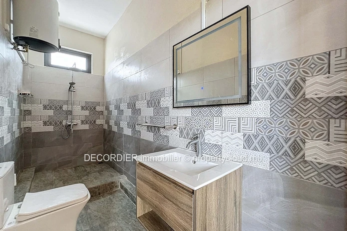 Apartment located on the 2nd floor at 5 minutes walk from the beach