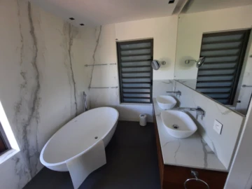 5 Bedroom Villa