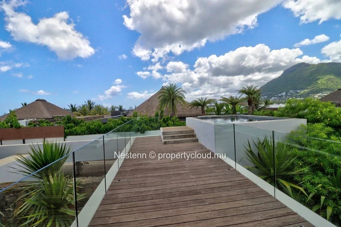 Magnifique duplex de 3 chambres avec piscine privée et vue mer