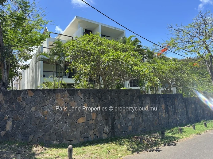 Spacious and modern apartment for Sale in Mon Choisy